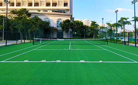 建设网球场