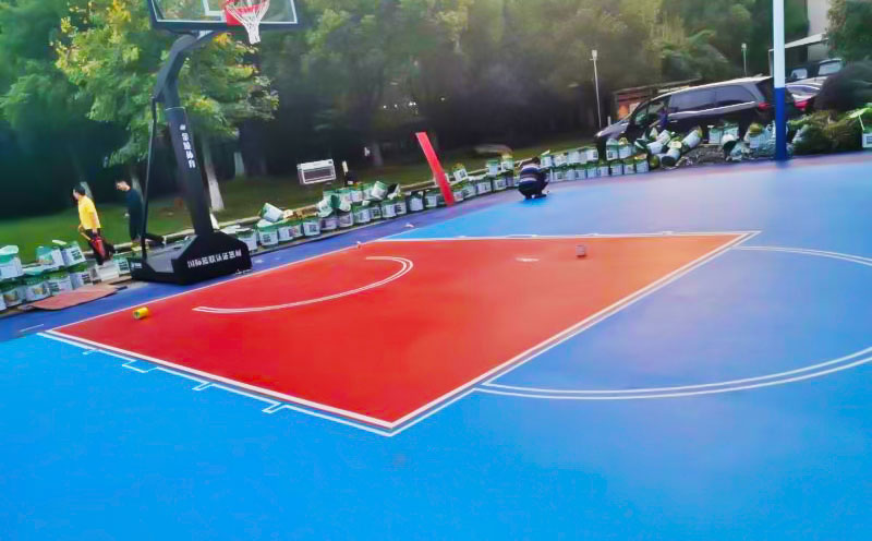 篮球场刷漆划线